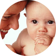 Beba sa mamom i tatom